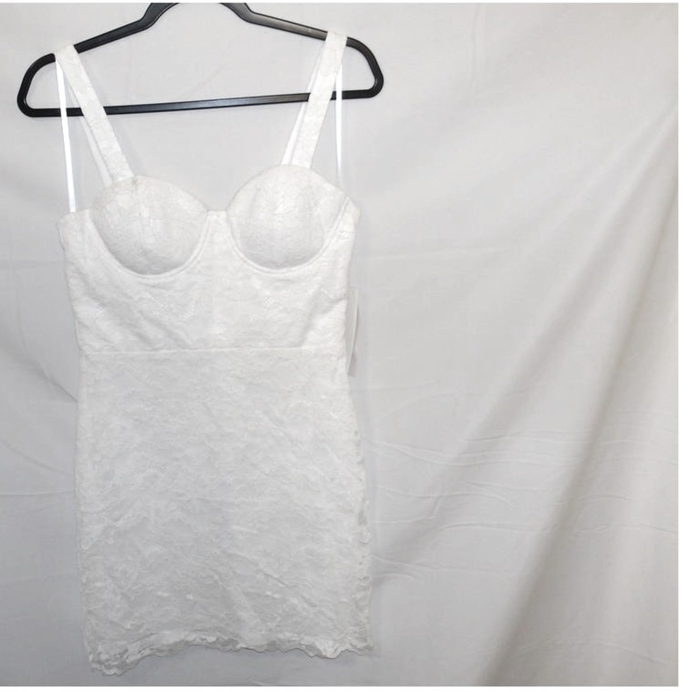 AQUA‎ White Lace Mini Dress with Sweetheart Neckline Cocktail Party Formal